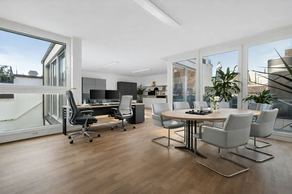 Moderne Bürofläche mit Terrasse 1
