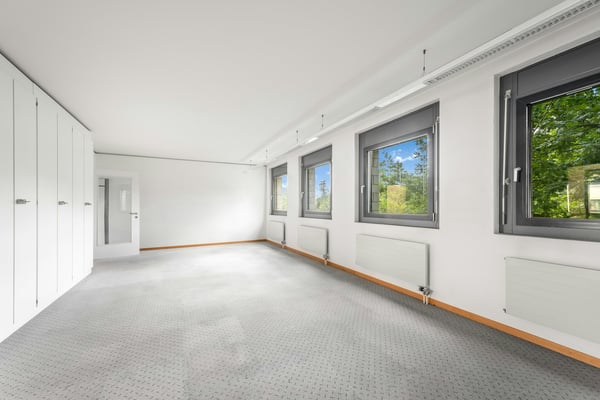 Ausgebaute Büroflächen 200 m2 - 530 m2 mit attraktivem Mietzins im Business Center G15 12