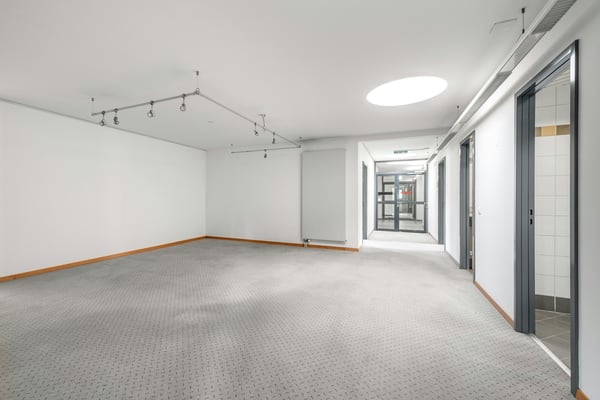 Ausgebaute Büroflächen 200 m2 - 530 m2 mit attraktivem Mietzins im Business Center G15 7
