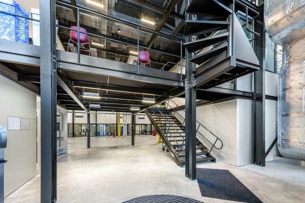 Moderne 5'000 m²-Produktionshalle mit integrierten Büros und Werkstätten am Autobahnkreuz A1/A2 6