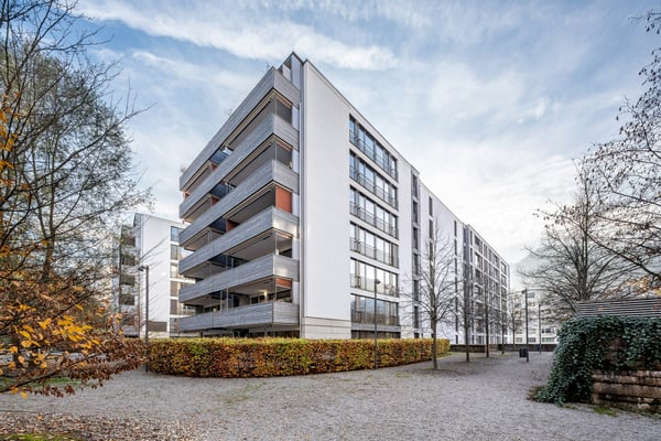 Modernes Wohnen im Greencity - Elegante Eigentumswohnung in Zürich-Manegg 12