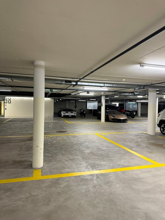 Tiefgaragenparkplatz im Hardturmpark zu vermieten 6