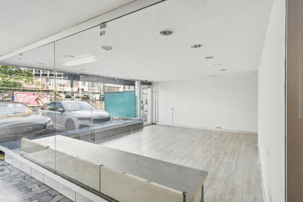 Attraktive Gewerbefläche mit grosser Schaufensterfront am Spalenring 5
