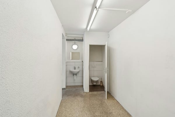 Attraktive Gewerbefläche mit grosser Schaufensterfront am Spalenring 7