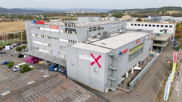 TOP BÜRO- UND GEWERBEFLÄCHE MIT ATRIUM UND AUSSICHT IN PRATTELN