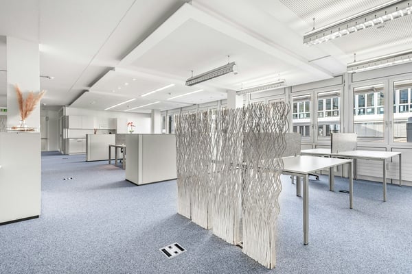 PLAZA | Top ausgebaute Open Space Bürofläche - lichtdurchflutet mit Sitzungsraum & Teeküche 4