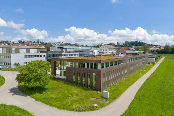 Hochwertiges Produktions- und Bürogebäude zwischen Brüttiseller Kreuz und Winterthur 2