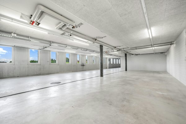 Hochwertiges Produktions- und Bürogebäude zwischen Brüttiseller Kreuz und Winterthur 12
