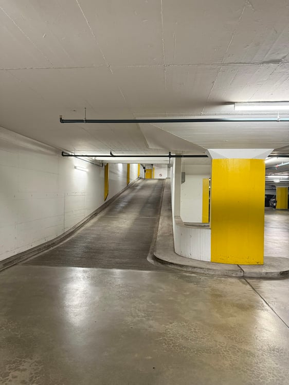Einstellplatz nähe Paradeplatz 2