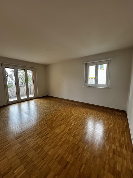 Helle Wohnung mit Balkon in ruhiger Lage von Wetzikon 2