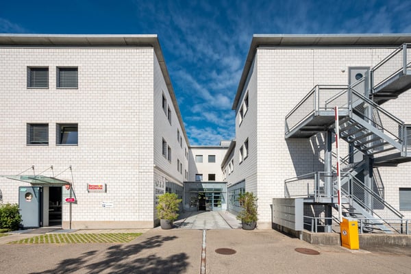 Suchen Sie einen modernen Arbeitsplatz im Herzen von Volketswil? 1