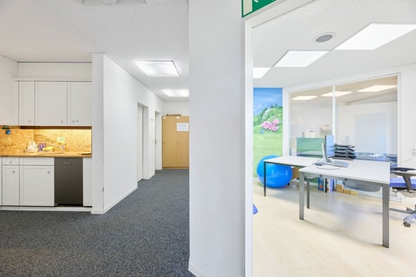 Gewerbeimmobilie mit vielseitigen Nutzungsmöglichkeiten in Oftringen! 18