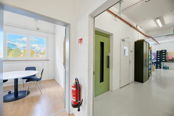 Gewerbeimmobilie mit vielseitigen Nutzungsmöglichkeiten in Oftringen! 13