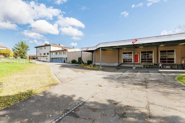 Gewerbeimmobilie mit vielseitigen Nutzungsmöglichkeiten in Oftringen! 4