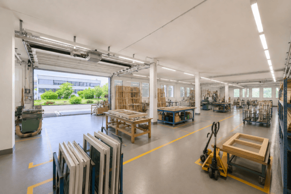 Befahrbare Lager- und Werkstattfläche mit Rolltor 8