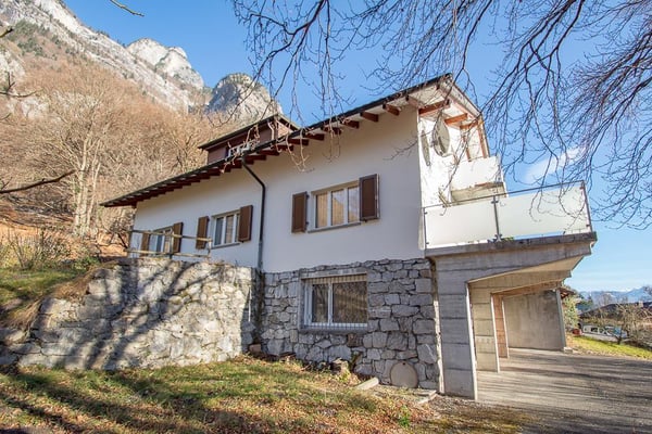 aussergewöhnliches Zweifamilienhaus an sensationeller Lage 1