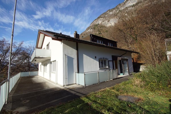 aussergewöhnliches Zweifamilienhaus an sensationeller Lage 3