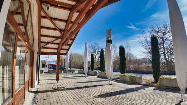 Restaurant et magasin + chambres d'hôtes à Chevroux / VD 8