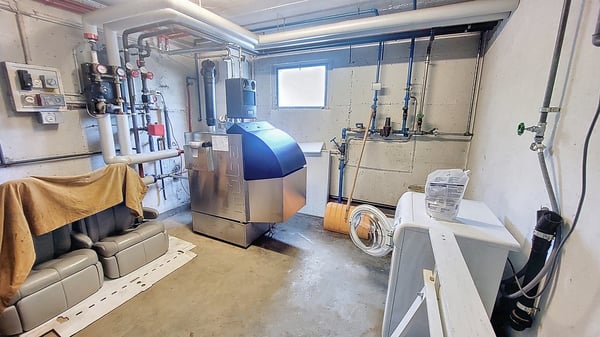 Locaux commerciaux / industriels à Cressier / FR 11