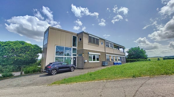 Locaux commerciaux / industriels à Cressier / FR 1