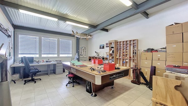 Locaux commerciaux / industriels à Cressier / FR 13