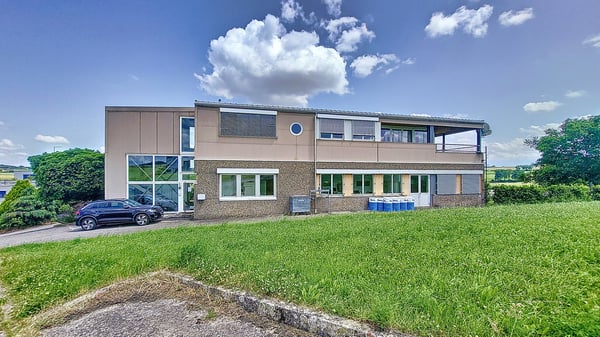 Locaux commerciaux / industriels à Cressier / FR 2