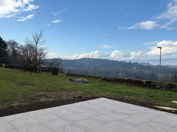 Propriété en duplex 1.5 pces d'env. 190 m2 avec jardin à Seiry / FR 13