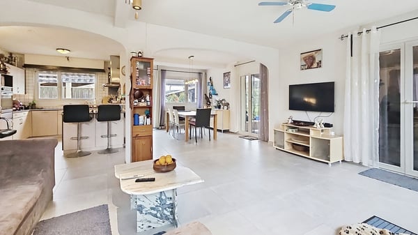 Habitation 1.5 pces (160 m2) avec terrain de 1'283 m2 à Estavayer / FR 9