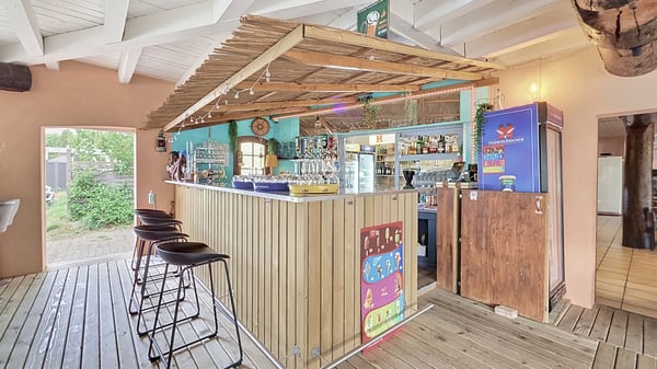 Opportunité rare : café-restaurant proche du lac à Cheyres / FR 9
