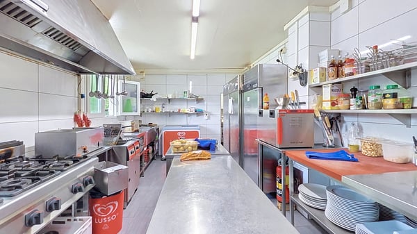 Opportunité rare : café-restaurant proche du lac à Cheyres / FR 13