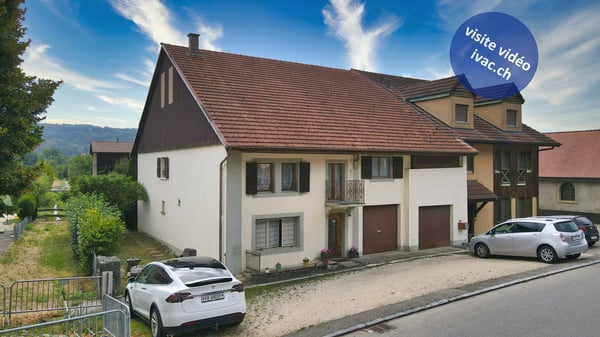 Maison villageoise de 8 pces à Villeneuve / FR 1