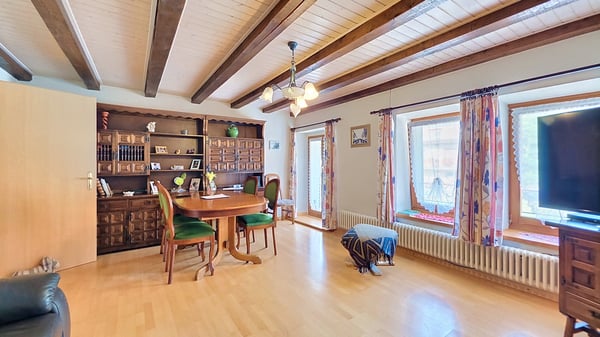 Maison villageoise de 8 pces à Villeneuve / FR 8