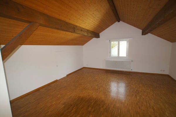 Schöne und helle Dachwohnung auf dem Bruderholz 2