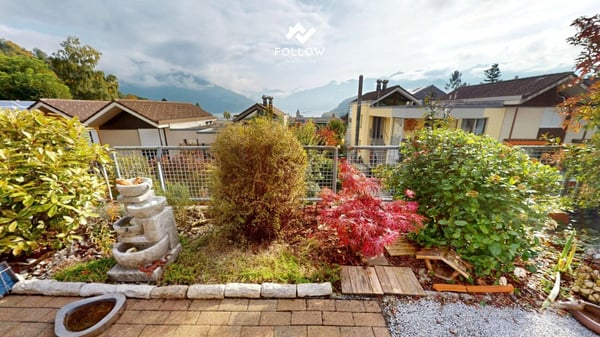 Gepflegte 1.5 Zimmer Wohnung mit grosser Terrasse und Sicht auf den Thunersee 2