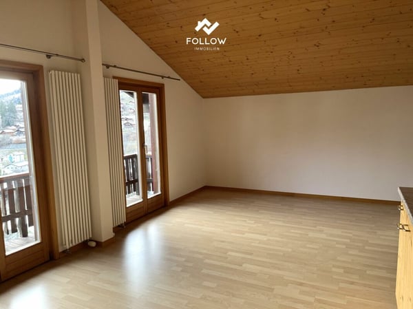 Sonnige 1.5-Zimmer-Dachwohnung mit Balkon, Gartensitzplatz im Dorfzentrum von Fiesch 3