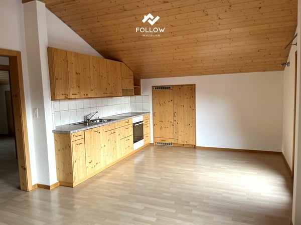 Sonnige 1.5-Zimmer-Dachwohnung mit Balkon, Gartensitzplatz im Dorfzentrum von Fiesch 1