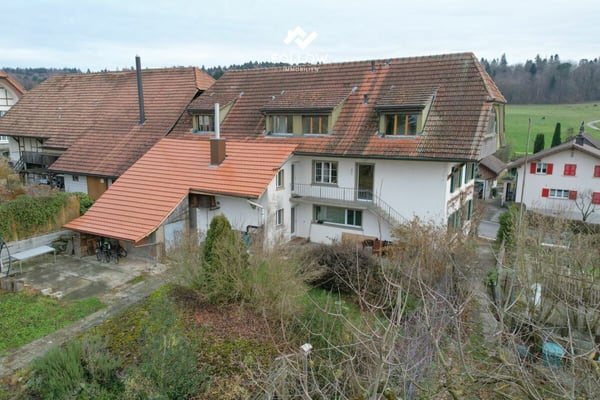 Grosszügiges Dreifamilienhaus mit Weitsicht 25