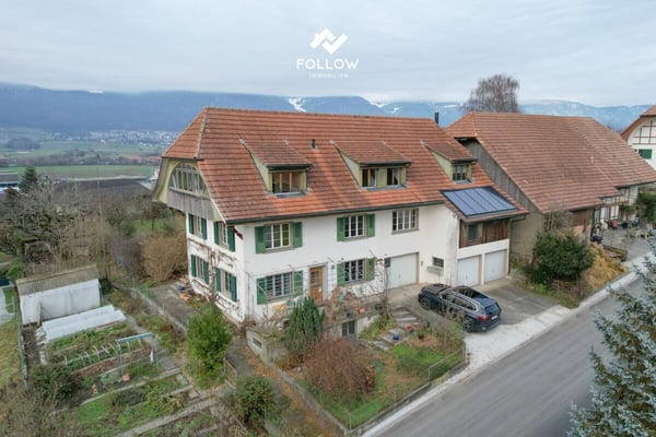 Grosszügiges Dreifamilienhaus mit Weitsicht 1