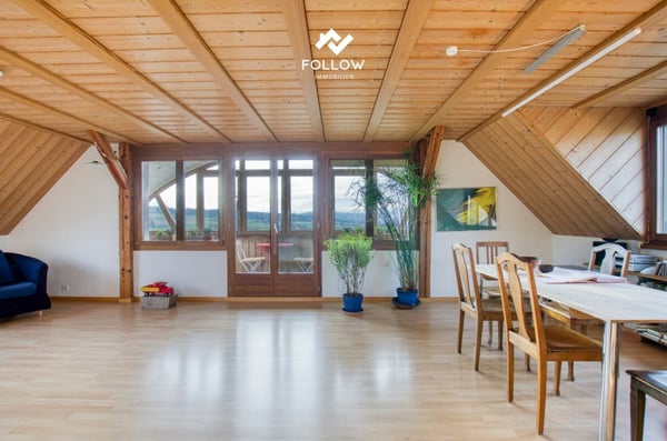 Grosszügiges Dreifamilienhaus mit Weitsicht 2