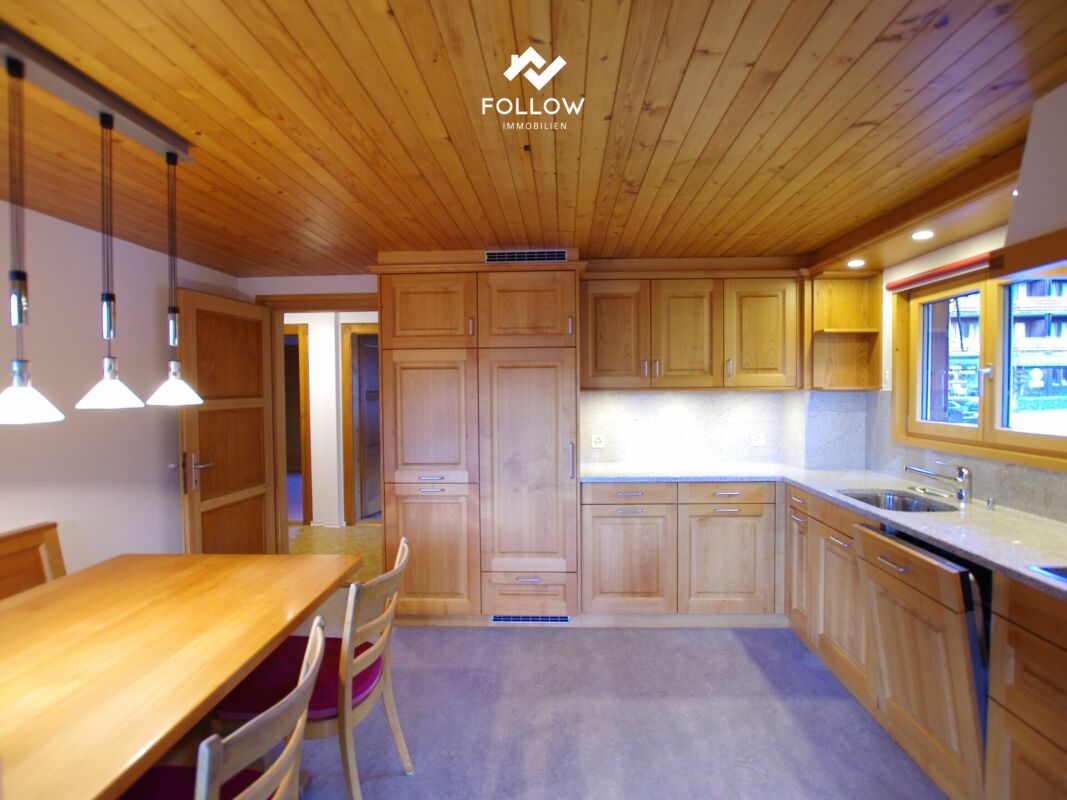 Grosse, teilrenovierte und familienfreundliche 4.5-Zimmer-Wohnung mit Balkon und Gartenanteil im Dorfzentrum von Fiesch