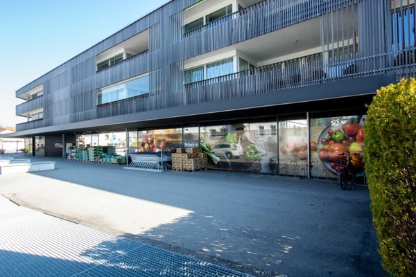 Attraktive Gewerbeinvestition mit langfristigem Ankermieter im Zentrum von Schmitten