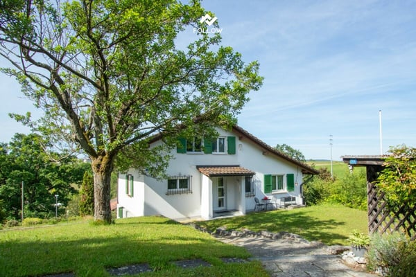 Ein Zuhause mit Weitsicht und Gartenidylle in Düdingen