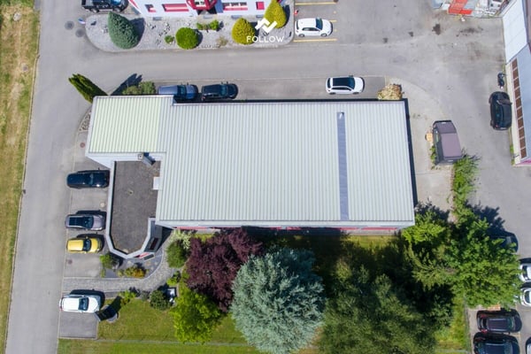 Moderne Gewerbehalle mit Büro und vielseitigem Nutzungspotenzial in Marly 3