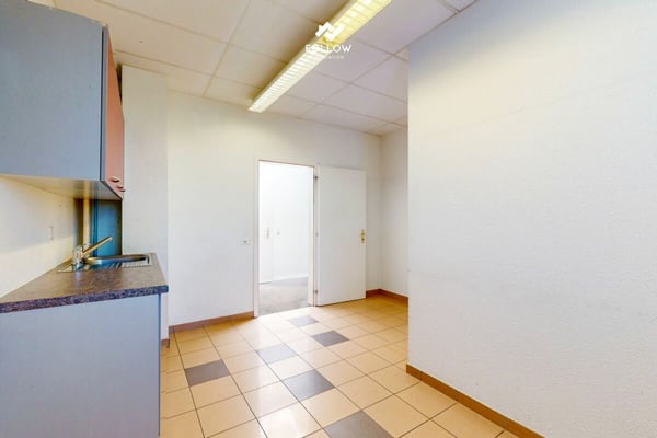 Moderne Gewerbehalle mit Büro und vielseitigem Nutzungspotenzial in Marly 9