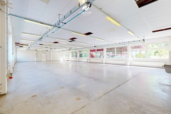 Moderne Gewerbehalle mit Büro und vielseitigem Nutzungspotenzial in Marly 17