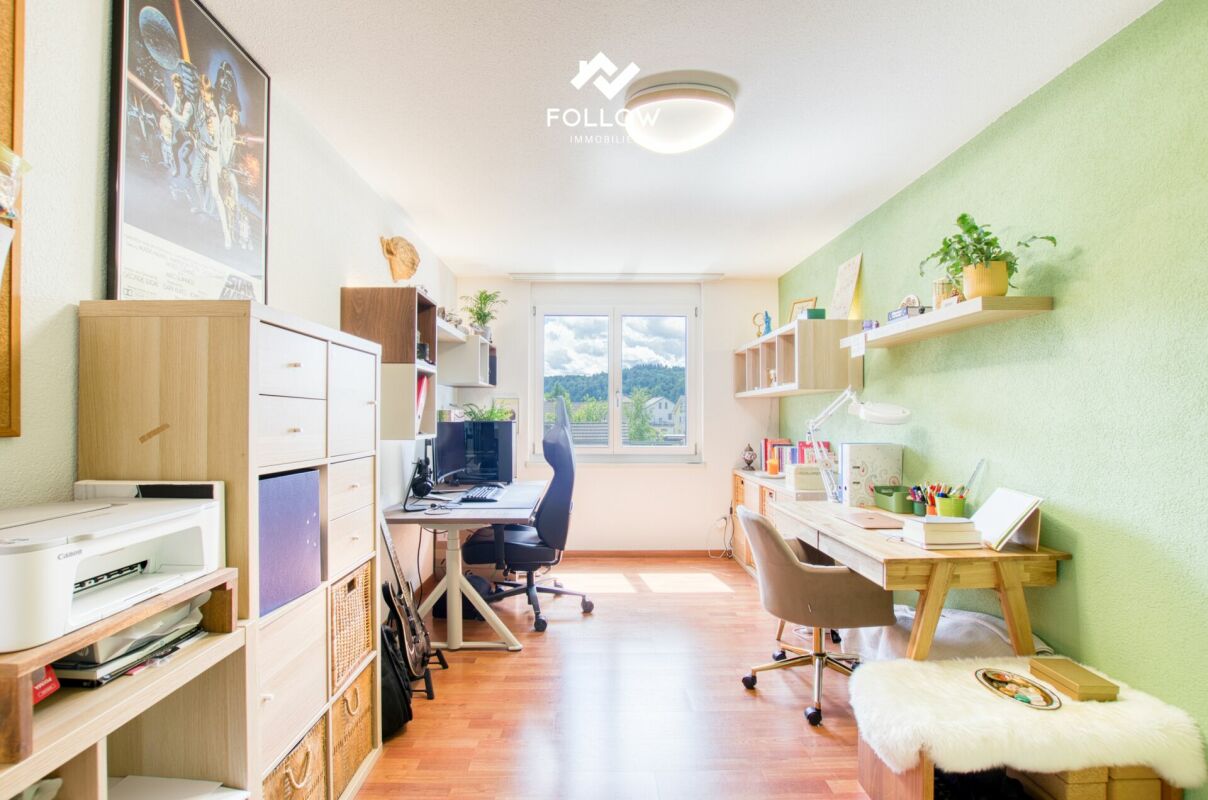 Gemütlichkeit, Platz und ruhige Lage: Helle Wohnung mit Balkon und Lift