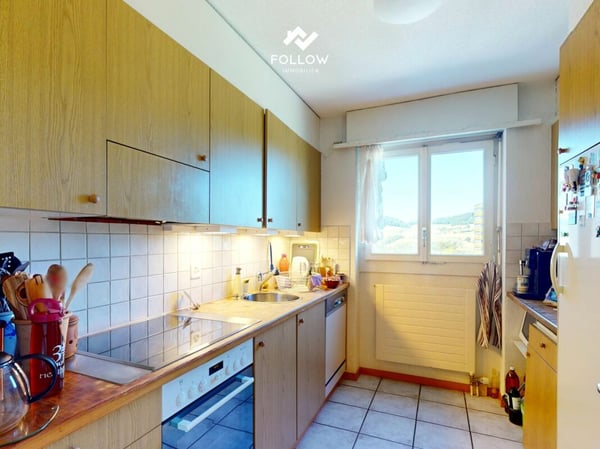 Familienfreundliche und grosse 3,5 Zimmer Eigentumswohnung mit Weitsicht 5