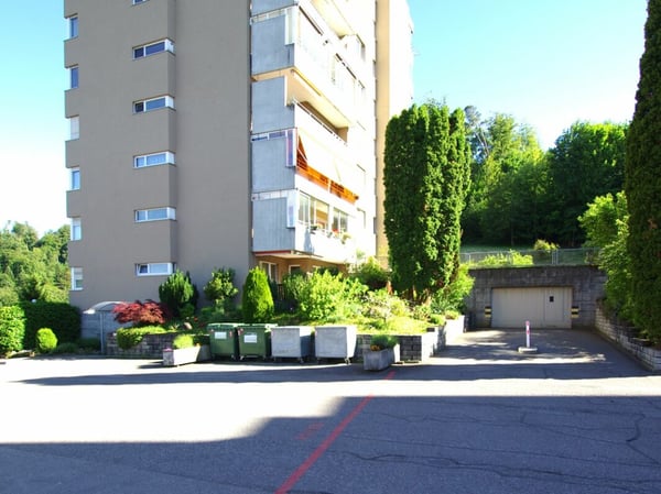 Familienfreundliche und grosse 3,5 Zimmer Eigentumswohnung mit Weitsicht 10