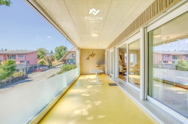 Lichtdurchfluteter Wohntraum: Elegante 4.5-Zimmer-Wohnung an bester Lage in Brügg 3