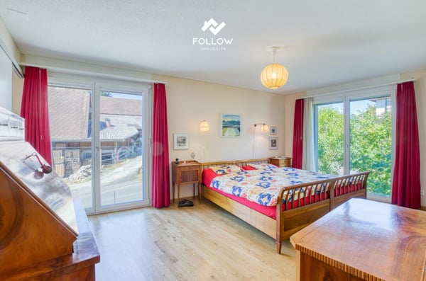 Lichtdurchfluteter Wohntraum: Elegante 4.5-Zimmer-Wohnung an bester Lage in Brügg 8